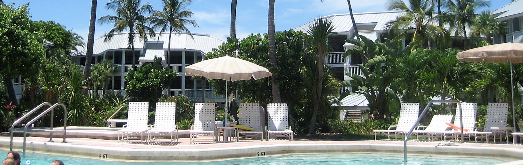 Pool and cottages at Sanibel Cottages Resort