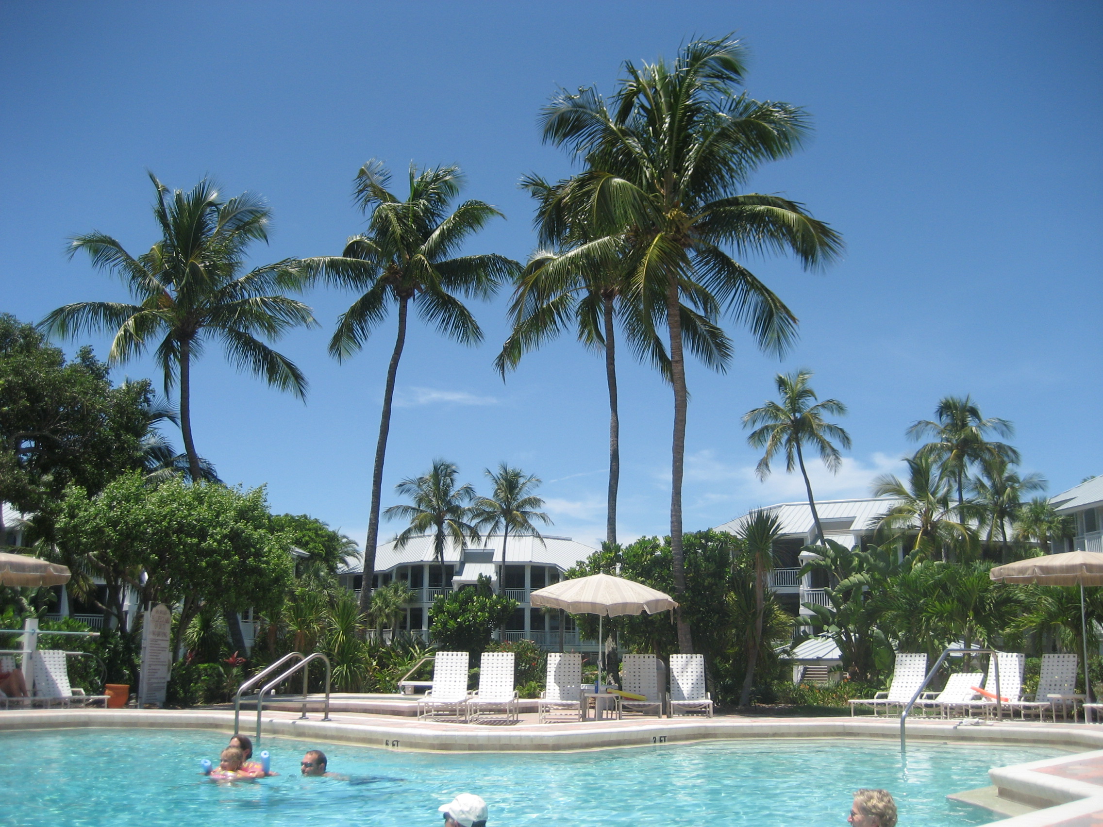 Pool and cottages at Sanibel Cottages Resort